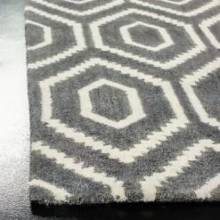 Tami Geometric Tufted Rug - Safavieh