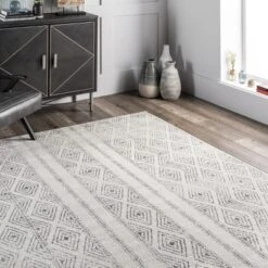 NuLOOM Sarina Diamonds Area Rug 17 NuLOOM Sarina Diamonds Area Rug -Home Decor Store GUEST 220e1d35 2cf2 4f9b a53d 047abdd88c30