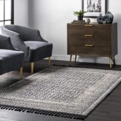 NuLOOM Claudia Diamond Tassel Area Rug