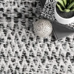 NuLOOM Natosha Indoor/Outdoor Chevron Striped Area Rug -Home Decor Store GUEST c7d56763 a5e2 4385 b8f8 4debc0a323eb