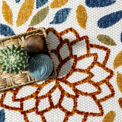 NuLOOM Monique Floral Indoor/Outdoor Area Rug 7 NuLOOM Monique Floral Indoor/Outdoor Area Rug - Image 5