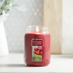 'Black Cherry' 22oz Large Jar - Yankee Candle
